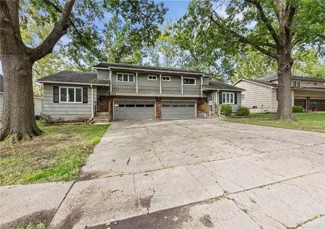 Photo 2 of Multi family home for sale at 9636 Outlook Dr, Overland Park, KS 66207 | MLS# 2643077 | Listing updated on 2026-10-03