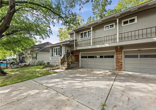 Photo 3 of House for sale at 9636 Outlook Dr, Overland Park, KS 66207 | MLS# 2643077 | Listing updated on 2026-10-03