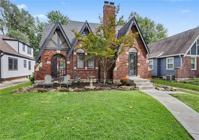 Photo 3 of Single family home for sale at 7559 Grand Ave, Kansas City, MO 64114 | MLS# 2643080 | Listing updated on 2026-09-27
