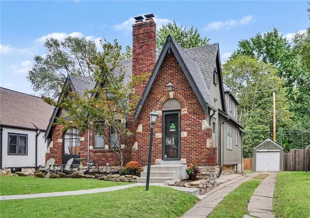 Photo 4 of Single family home for sale at 7559 Grand Ave, Kansas City, MO 64114 | MLS# 2643080 | Listing updated on 2026-09-27