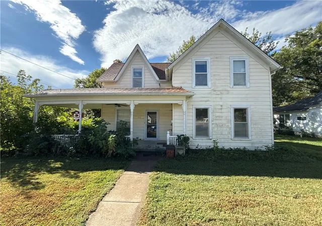 Single family home for sale at 305 W Adams St, Butler, MO 64730 | MLS# 2643082