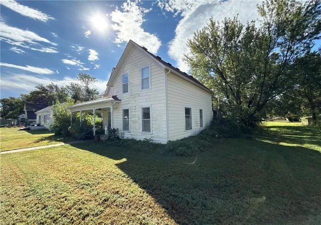 Photo 2 of Single family home for sale at 305 W Adams St, Butler, MO 64730 | MLS# 2643082 | Listing updated on 2026-09-22