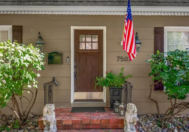 Photo 2 of Single family home for sale at 7507 Walnut St, Kansas City, MO 64114 | MLS# 2643085 | Listing updated on 2026-09-22