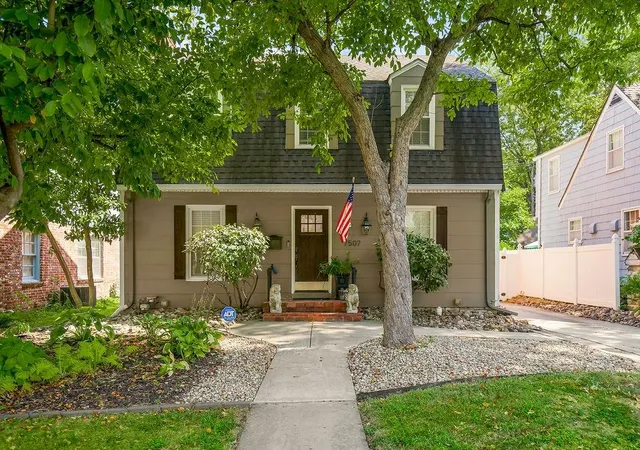 Photo 3 of Single family home for sale at 7507 Walnut St, Kansas City, MO 64114 | MLS# 2643085 | Listing updated on 2026-09-22