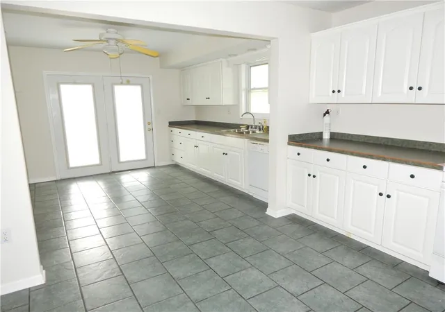 Photo 4 of Single family home for sale at 1727 Dakota St, Leavenworth, KS 66048 | MLS# 2643086 | Listing updated on 2026-10-04