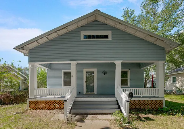 Photo 3 of Single family home for sale at 724 N Oak St, Ottawa, KS 66067 | MLS# 2643095 | Listing updated on 2026-09-28