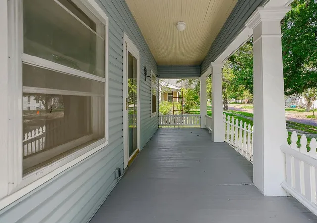 Photo 3 of Single family home for sale at 724 N Oak St, Ottawa, KS 66067 | MLS# 2643095 | Listing updated on 2026-09-28
