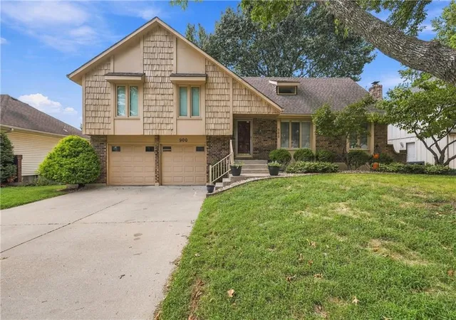 Photo 1 of Single family home for sale at 900 Sw Murray Rd, Lees Summit, MO 64081 | MLS# 2643096 | Listing updated on 2026-09-19