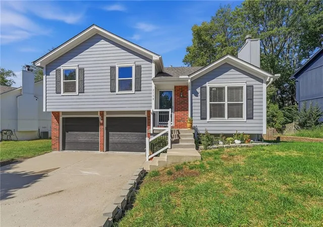 Photo 1 of Single family home for sale at 2108 Sw Sterling Dr, Lees Summit, MO 64081 | MLS# 2643097 | Listing updated on 2026-10-03