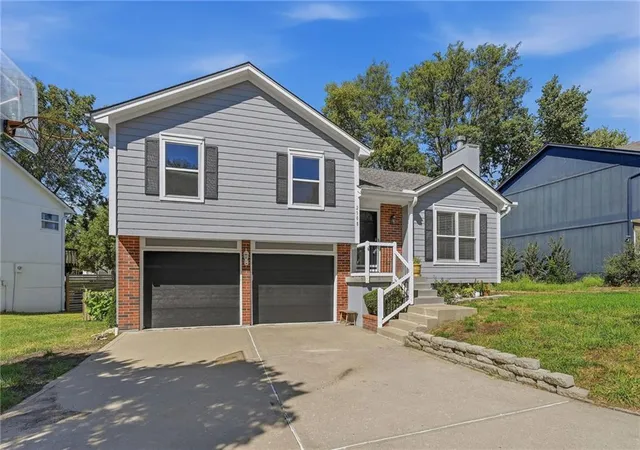 Photo 2 of Single family home for sale at 2108 Sw Sterling Dr, Lees Summit, MO 64081 | MLS# 2643097 | Listing updated on 2026-10-03