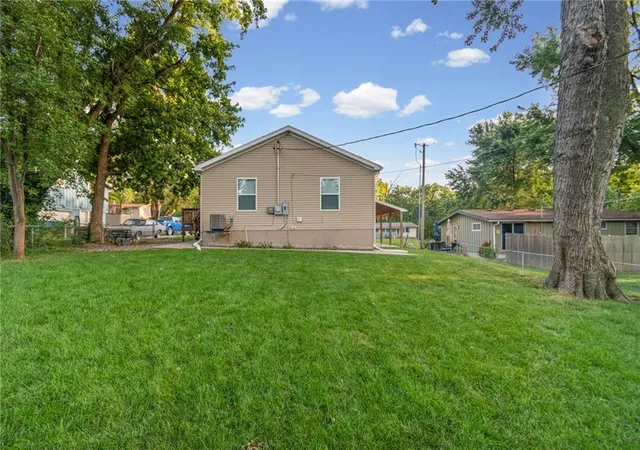 Photo 3 of Single family home for sale at 1108 Ne 52nd Terrace, Kansas City, MO 64118 | MLS# 2643102 | Listing updated on 2026-09-20
