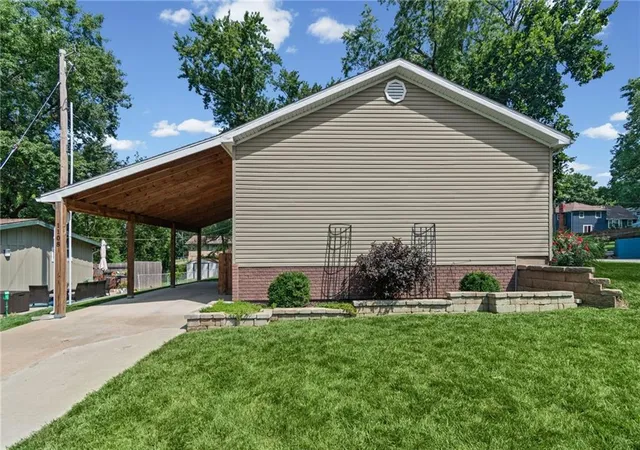 Photo 4 of Single family home for sale at 1108 NE 52nd Terrace, Kansas City, MO 64118 | MLS# 2643102 | Listing updated on 2026-09-20
