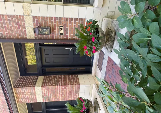 Photo 1 of Townhouse for sale at 4911 Wyandotte St, Kansas City, MO 64112 | MLS# 2643111 | Listing updated on 2026-10-06