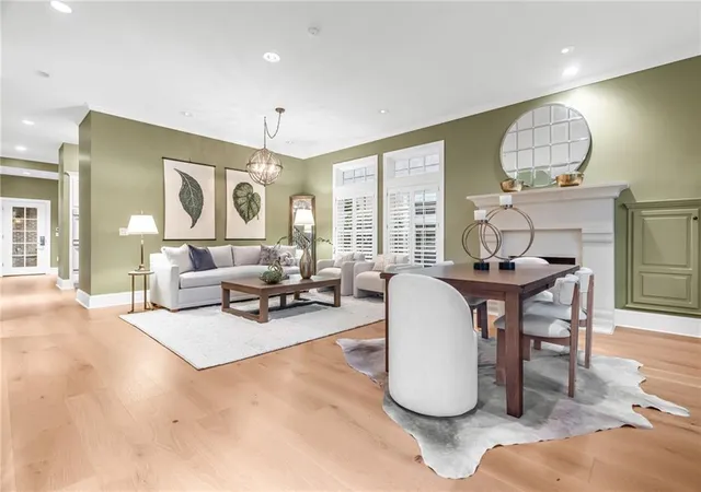 Photo 4 of Townhouse for sale at 4911 Wyandotte St, Kansas City, MO 64112 | MLS# 2643111 | Listing updated on 2026-10-06