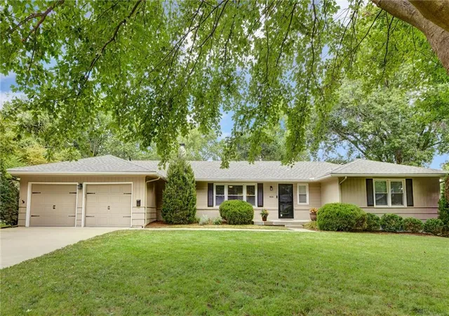 Photo 1 of Sale Pending at 904 W 96th Street, Kansas City, MO 64114 | MLS# 2643112 | Listing updated on 2026-09-28