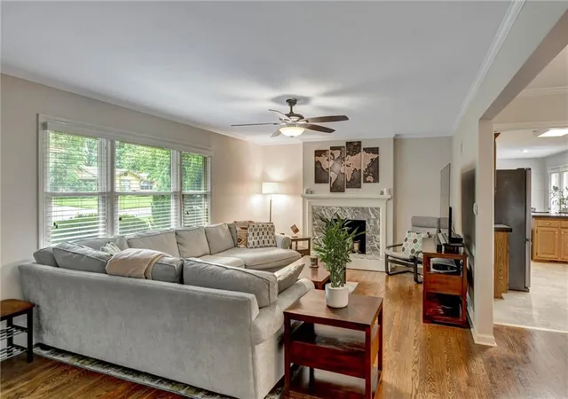 Photo 3 of Sale Pending at 904 W 96th Street, Kansas City, MO 64114 | MLS# 2643112 | Listing updated on 2026-09-28
