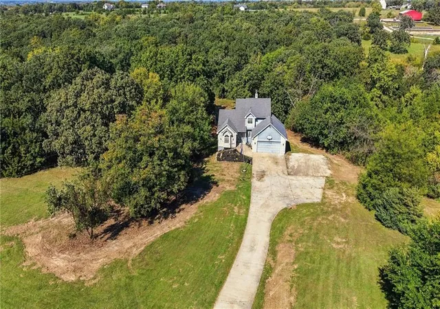 Photo 2 of Single family home for sale at 38600 E Parrent Rd, Oak Grove, MO 64075 | MLS# 2643116 | Listing updated on 2026-10-09