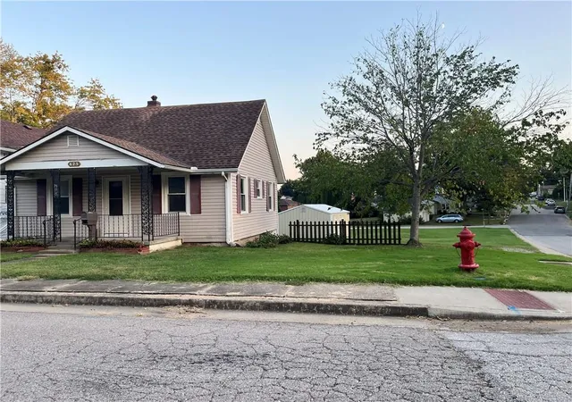 Photo 1 of Single family home for sale at 625 W 26th Street, Higginsville, MO 64037 | MLS# 2643126 | Listing updated on 2026-09-25