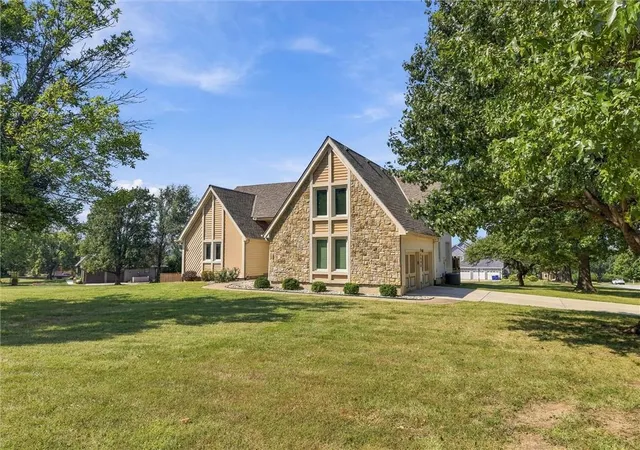 Photo 3 of Single family home for sale at 8500 148th Street, Overland Park, KS 66223 | MLS# 2643130 | Listing updated on 2026-09-21