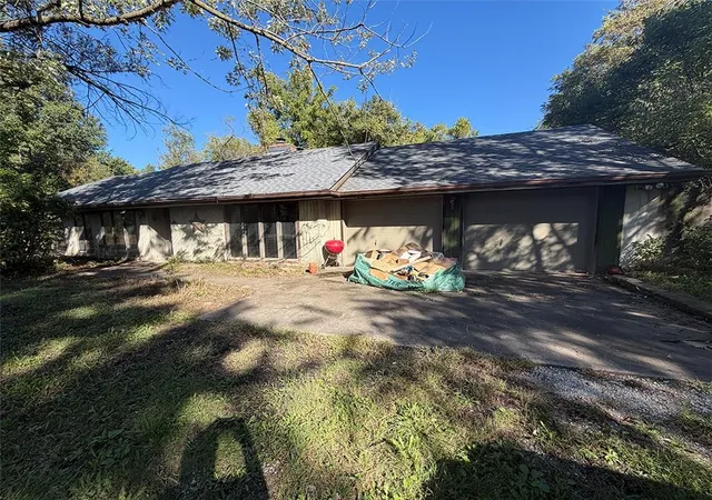 Photo 1 of Single family home for sale at 1405 Lynwood Ct, Liberty, MO 64068 | MLS# 2643136 | Listing updated on 2026-10-07