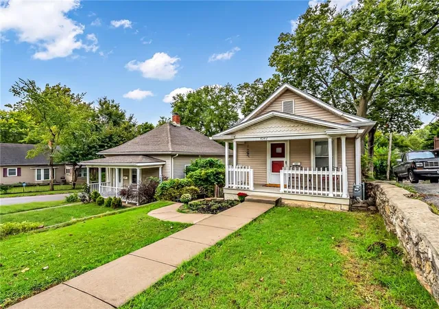 Photo 3 of Single family home for sale at 4542 State Line Rd, Kansas City, KS 66103 | MLS# 2643150 | Listing updated on 2026-09-22