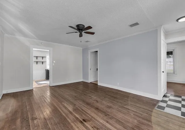 Photo 4 of Single family home for sale at 102 S Chestnut St, Cameron, MO 64429 | MLS# 2643154 | Listing updated on 2026-10-02