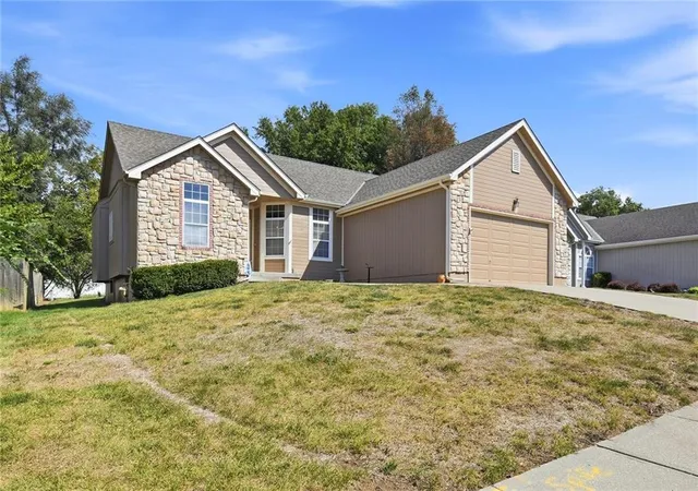 Photo 3 of Single family home for sale at 1513 Ne Craigievar Dr, Blue Springs, MO 64014 | MLS# 2643156 | Listing updated on 2026-09-28