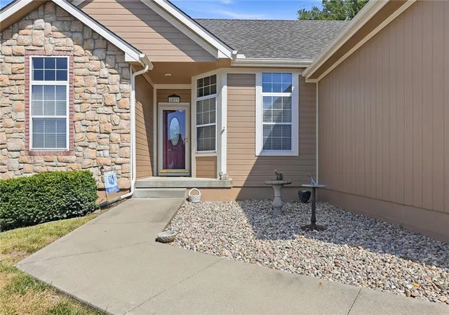 Photo 3 of Single family home for sale at 1513 NE Craigievar Dr, Blue Springs, MO 64014 | MLS# 2643156 | Listing updated on 2026-09-28