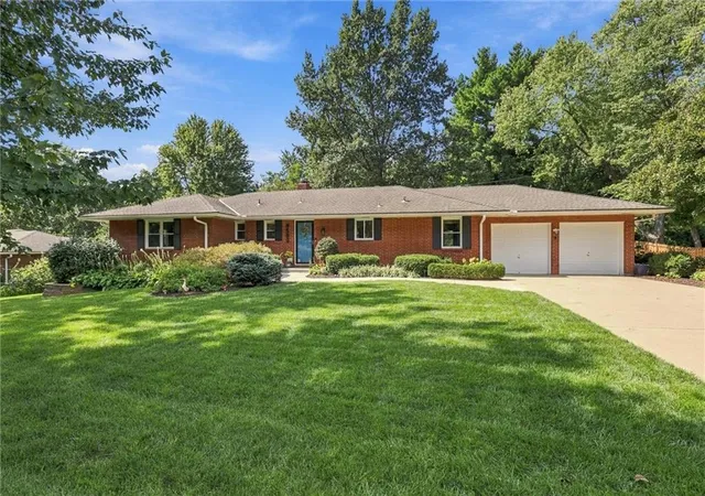 Single family home for sale at 9500 Meadow Ln, Leawood, KS 66206 | MLS# 2643163