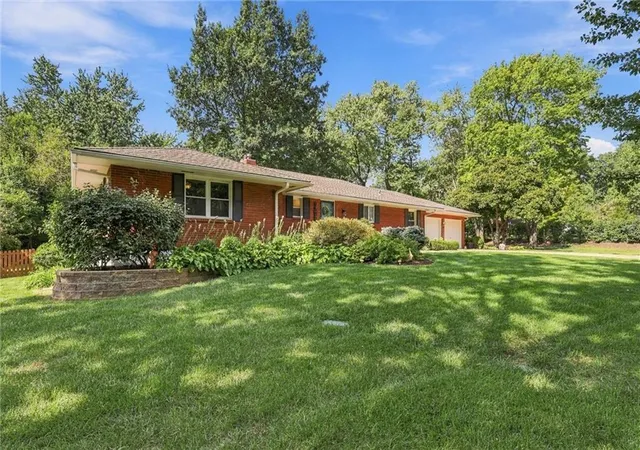 Photo 2 of Single family home for sale at 9500 Meadow Ln, Leawood, KS 66206 | MLS# 2643163 | Listing updated on 2026-10-01