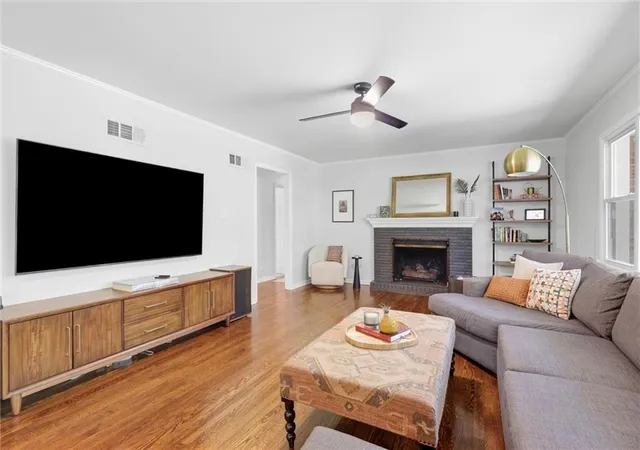 Photo 3 of Single family home for sale at 9500 Meadow Ln, Leawood, KS 66206 | MLS# 2643163 | Listing updated on 2026-10-01