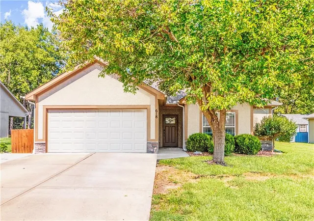 Photo 1 of Single family home for sale at 618 Nw Walnut St, Grain Valley, MO 64029 | MLS# 2643172 | Listing updated on 2026-09-23