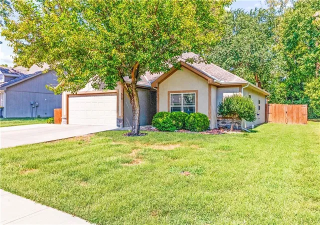 Photo 2 of Single family home for sale at 618 Nw Walnut St, Grain Valley, MO 64029 | MLS# 2643172 | Listing updated on 2026-09-23