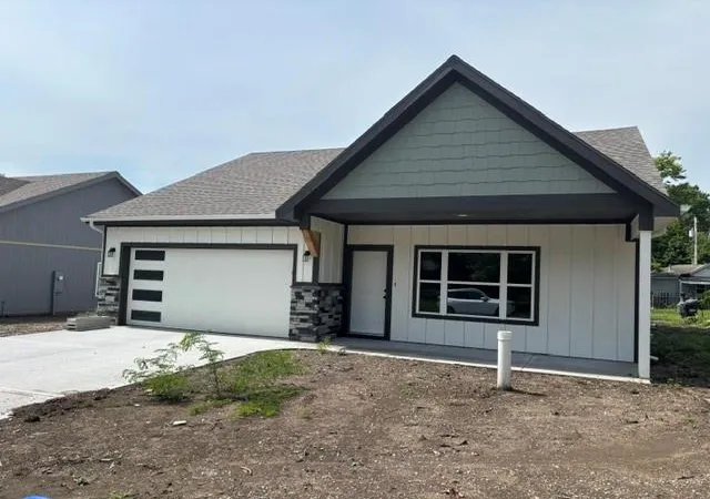 Photo 1 of Single family home for sale at 444 N Prarie St, Liberty, MO 64068 | MLS# 2643173 | Listing updated on 2026-09-23