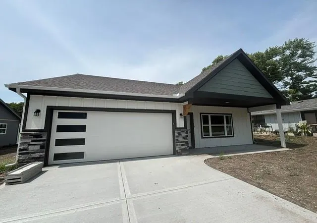 Photo 2 of Single family home for sale at 444 N Prarie St, Liberty, MO 64068 | MLS# 2643173 | Listing updated on 2026-09-23