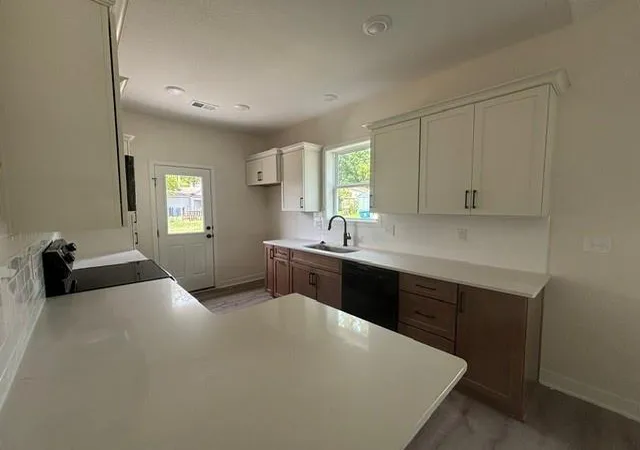 Photo 4 of Single family home for sale at 444 N Prarie St, Liberty, MO 64068 | MLS# 2643173 | Listing updated on 2026-09-23