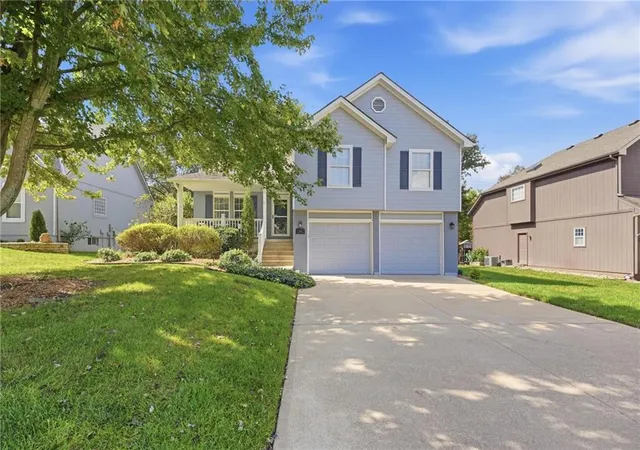 Photo 3 of Sale Pending at 1154 SW Santa Fe Dr, Lees Summit, MO 64081 | MLS# 2643176 | Listing updated on 2026-09-29
