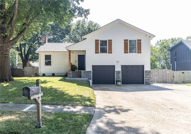 Photo 1 of Single family home for sale at 1829 152nd Circle E, Olathe, KS 66062 | MLS# 2643179 | Listing updated on 2026-10-09