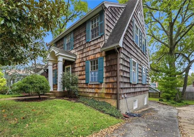 Photo 3 of Sale Pending at 1421 W 50th Terrace, Kansas City, MO 64112 | MLS# 2643180 | Listing updated on 2026-10-06
