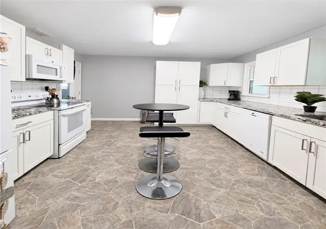 Photo 3 of Single family home for sale at 216 Moss Ave, Liberty, MO 64068 | MLS# 2643181 | Listing updated on 2026-09-23