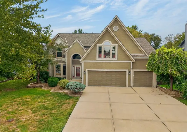 Photo 3 of Single family home for sale at 7911 W 131st Terrace, Overland Park, KS 66213 | MLS# 2643182 | Listing updated on 2026-10-05