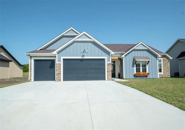Photo 3 of Single family home for sale at 1018 Bluestem Cir, Baldwin City, KS 66006 | MLS# 2643186 | Listing updated on 2026-09-27