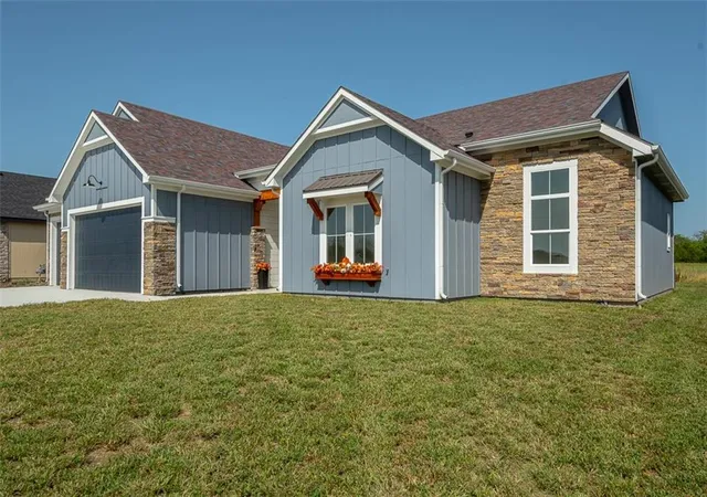 Photo 3 of Single family home for sale at 1018 Bluestem Cir, Baldwin City, KS 66006 | MLS# 2643186 | Listing updated on 2026-10-11