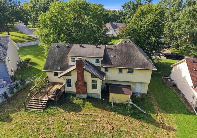 Photo 3 of Single family home for sale at 10106 Nw Mirror Lake Dr, Kansas City, MO 64152 | MLS# 2643188 | Listing updated on 2026-09-22