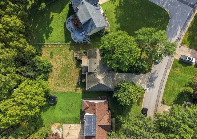 Photo 3 of Single family home for sale at 10106 NW Mirror Lake Dr, Kansas City, MO 64152 | MLS# 2643188 | Listing updated on 2026-09-26