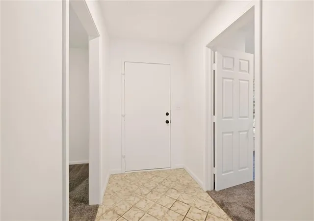 Photo 4 of Single family home for sale at 10106 NW Mirror Lake Dr, Kansas City, MO 64152 | MLS# 2643188 | Listing updated on 2026-09-26