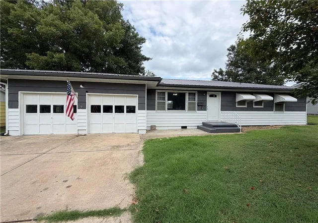 Photo 1 of Single family home for sale at 237 Kaw Ave, Garnett, KS 66032 | MLS# 2643189 | Listing updated on 2026-09-22