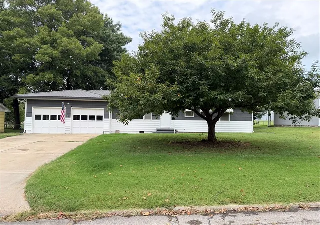 Photo 2 of Single family home for sale at 237 Kaw Ave, Garnett, KS 66032 | MLS# 2643189 | Listing updated on 2026-09-22