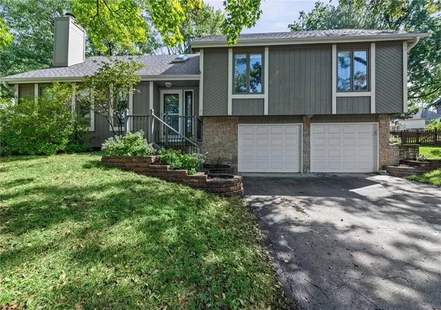 Photo 1 of Single family home for sale at 6015 Alden St, Shawnee, KS 66216 | MLS# 2643195 | Listing updated on 2026-10-03