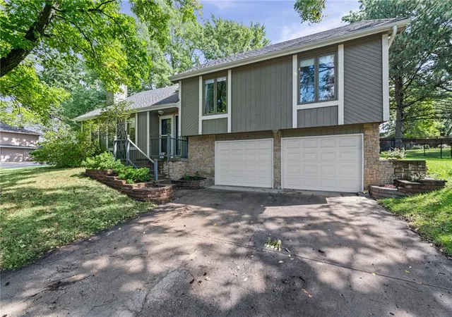 Photo 2 of Single family home for sale at 6015 Alden St, Shawnee, KS 66216 | MLS# 2643195 | Listing updated on 2026-10-03
